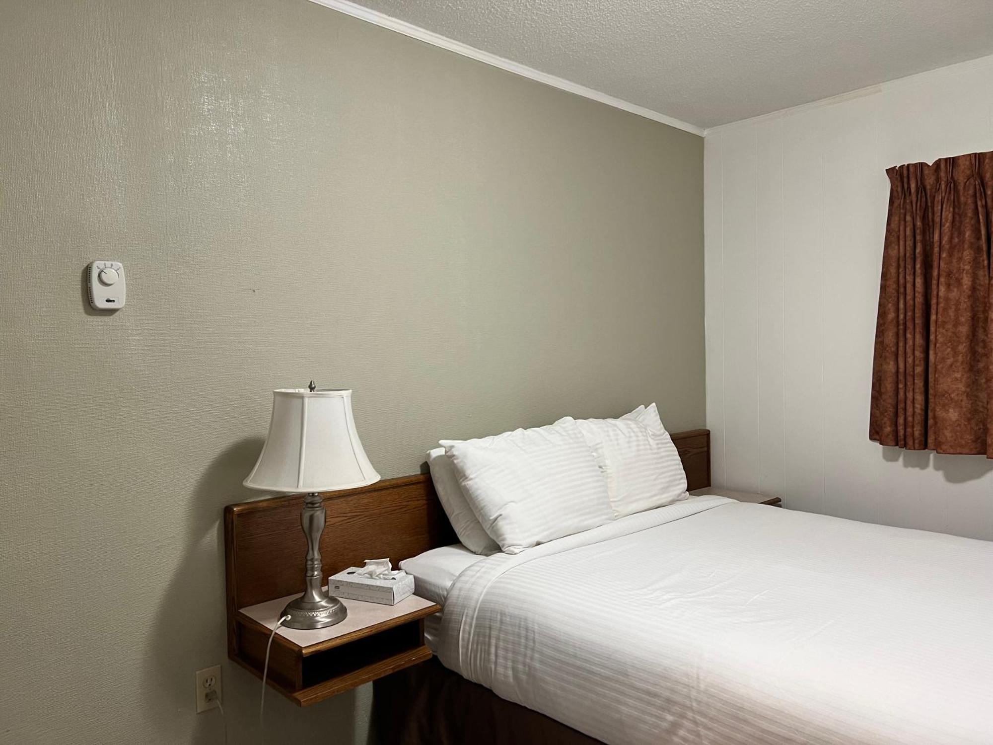 Sea Edge Motel Parksville Szoba fotó