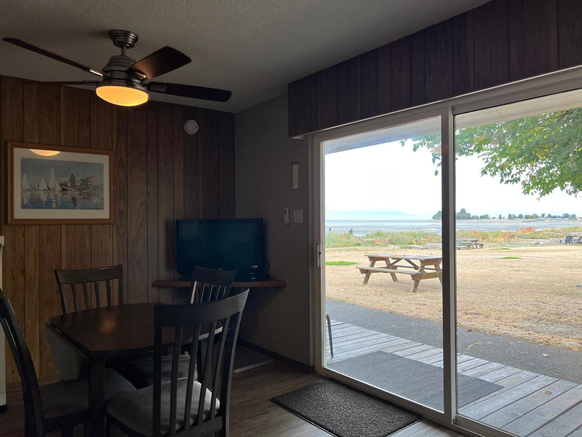 Sea Edge Motel Parksville Szoba fotó