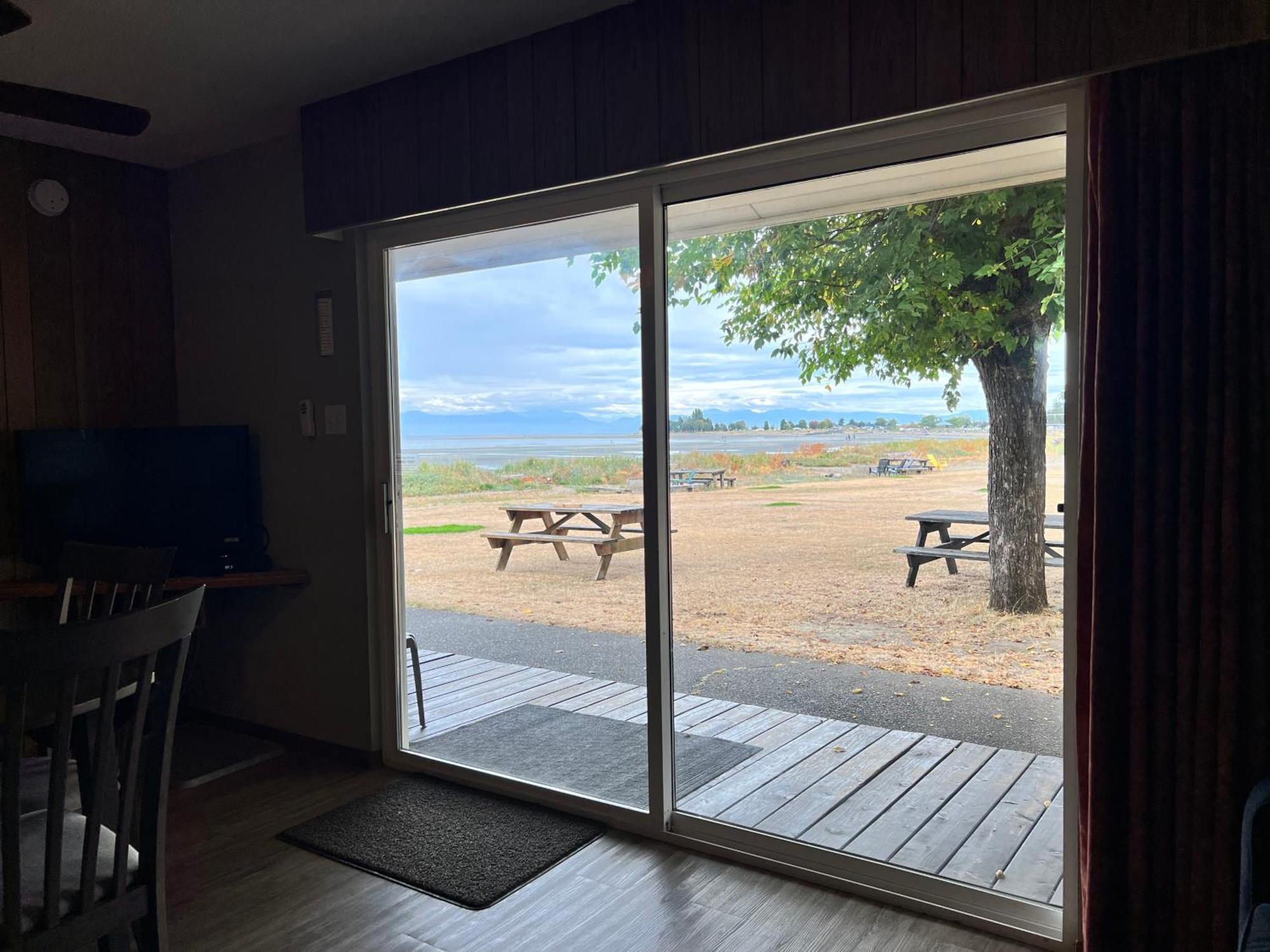 Sea Edge Motel Parksville Kültér fotó